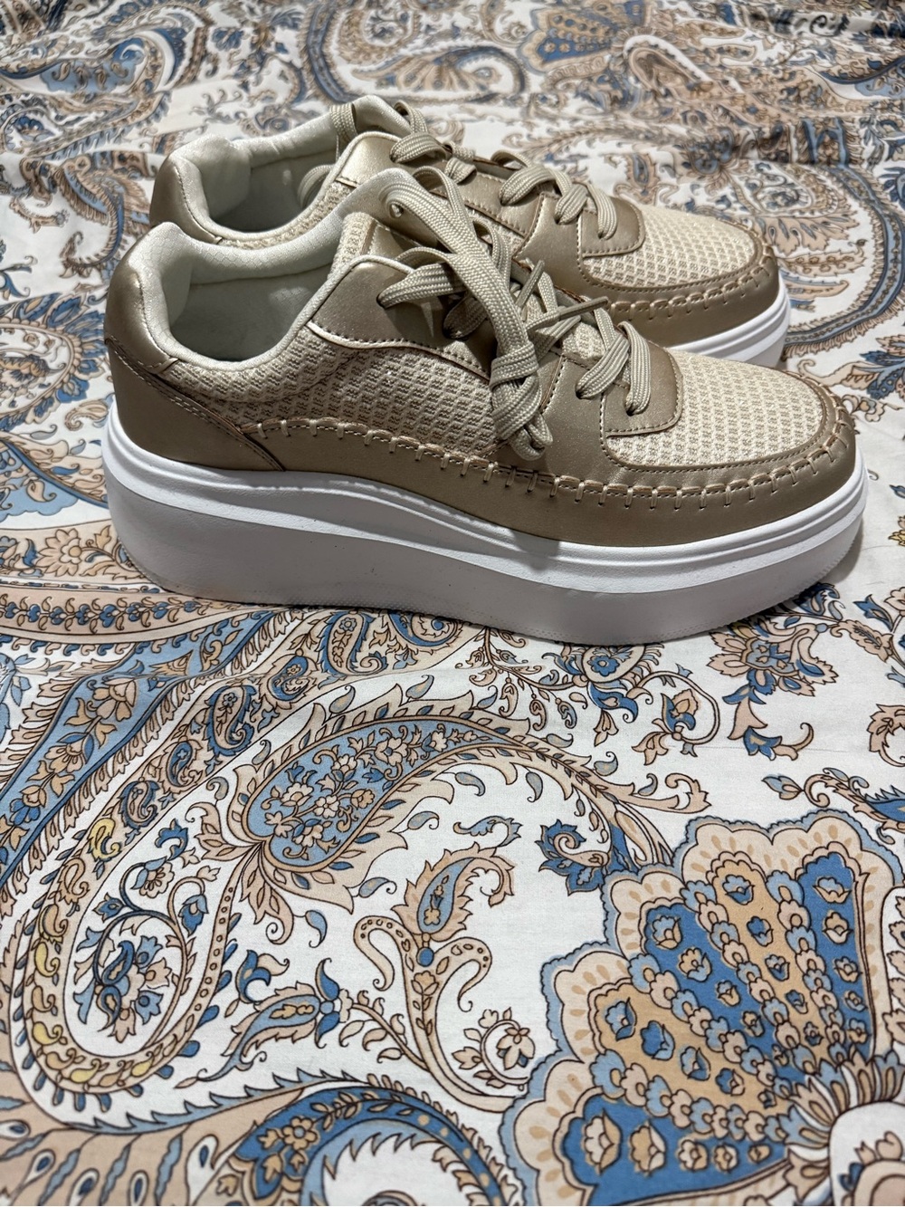 Platform Sneakers in Beige Cream - Comfortable Lace-Up Style